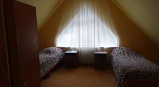 Хостел Красная Поляна Красная Поляна Односпальная кровать в общем двухместном номере с видом на горы-1